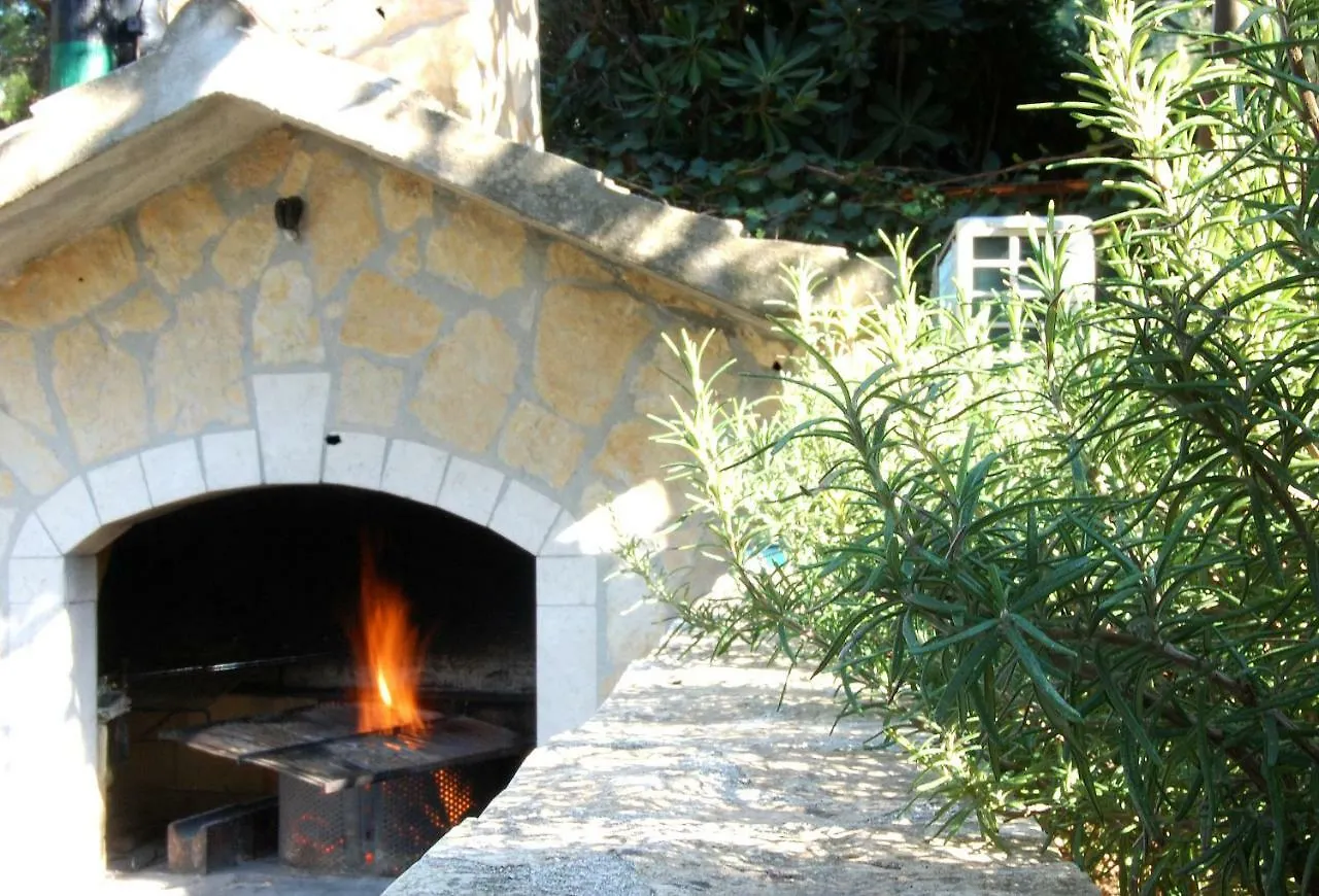 Apartment Toya Slatine Croatia