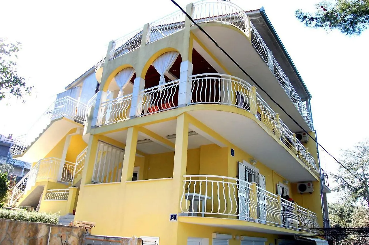 Apartment Toya Slatine 0*,