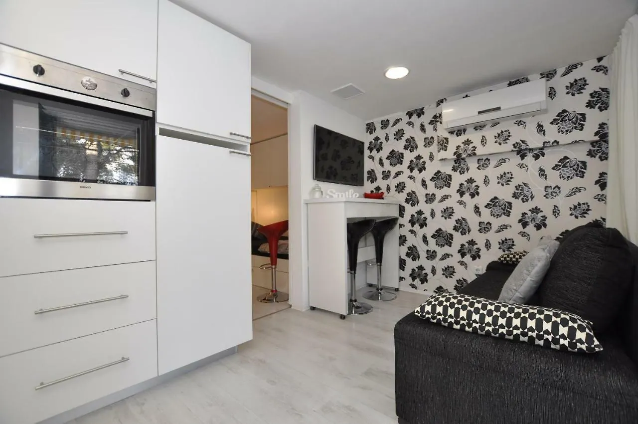 Apartment Toya Slatine 0*,  Croatia