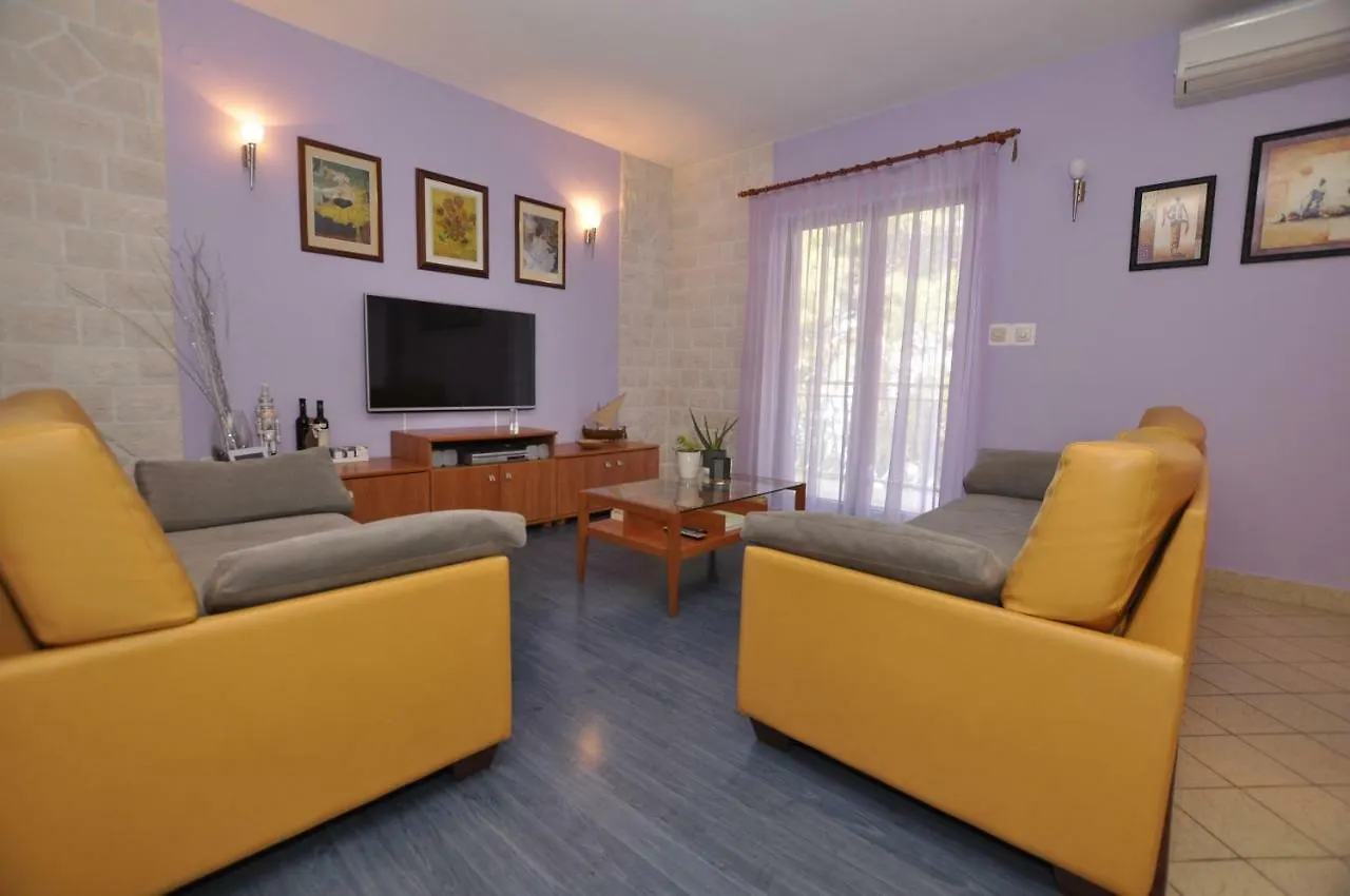 Apartment Toya Slatine Croatia