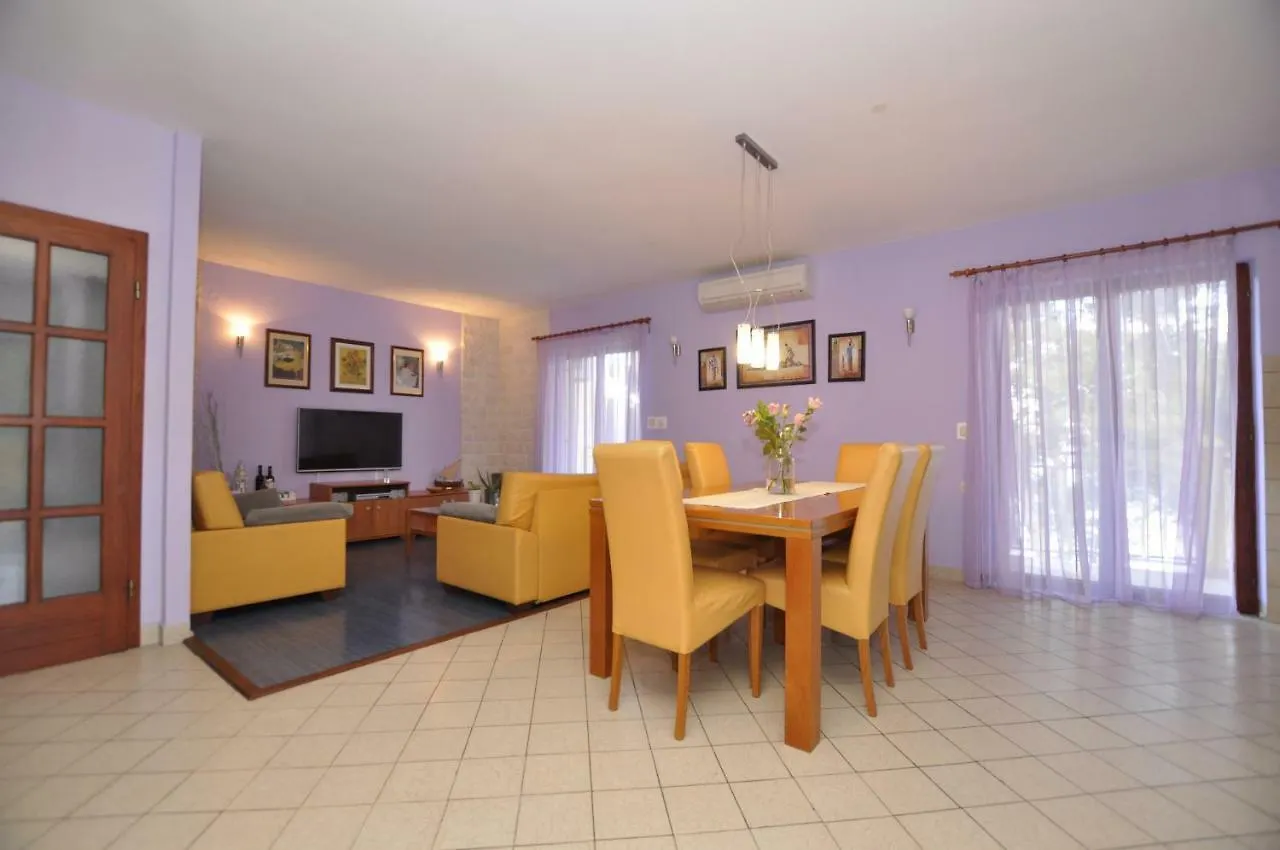 Apartment Toya Slatine